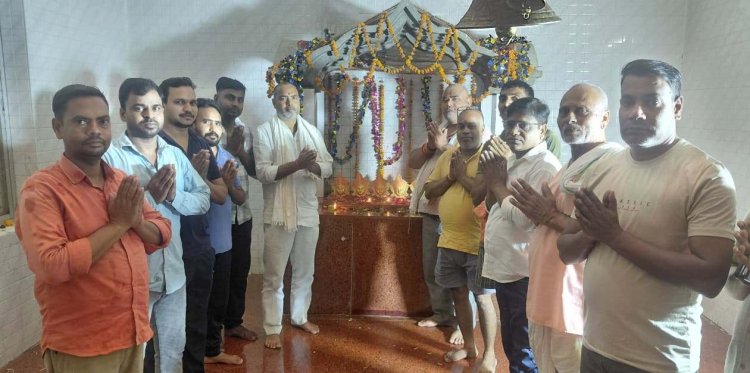 केसठ के मां काली मंदिर में धूमधाम से हुई महाआरती, छठे दिन मां कात्यायनी की हुई पूजा-अर्चना