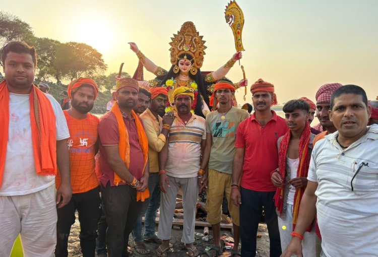 नम आंखों से मां दुर्गा को विदाई, अब पर्यावरण बचाने की चुनौती