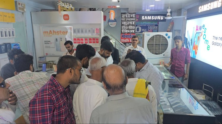 मोबाइल दुकान से 40 लाख की संपत्ति चोरी पर भड़के पूर्व विधायक अजीत कुशवाहा, अपराधियों की गिरफ्तारी और सामान की बरामदगी की मांग