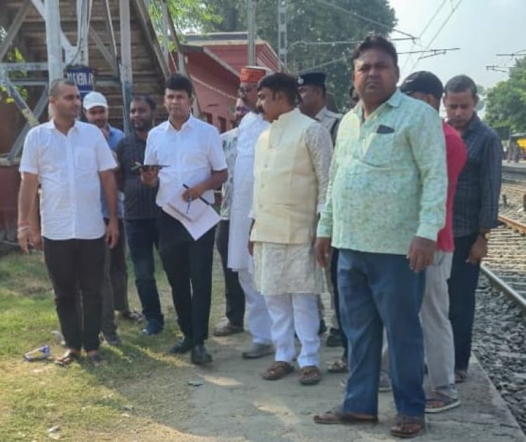 रघुनाथपुर स्टेशन पर सुविधाओं की कमी पर यात्रियों का फूटा आक्रोश
