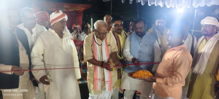दुगोला गायकी की जुगलबंदी पर रातभर झूमे श्रद्धालु, घुरहूपुर में भक्ति का उमड़ा सैलाब