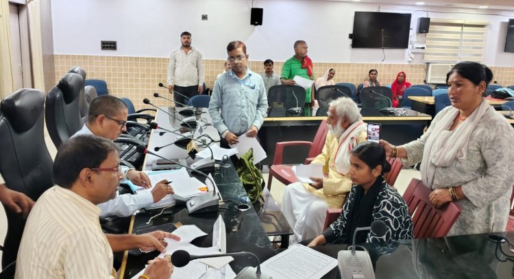 जनता दरबार में गूंजी आमलोगों की समस्याएं, 30 आवेदनों पर कार्रवाई के निर्देश