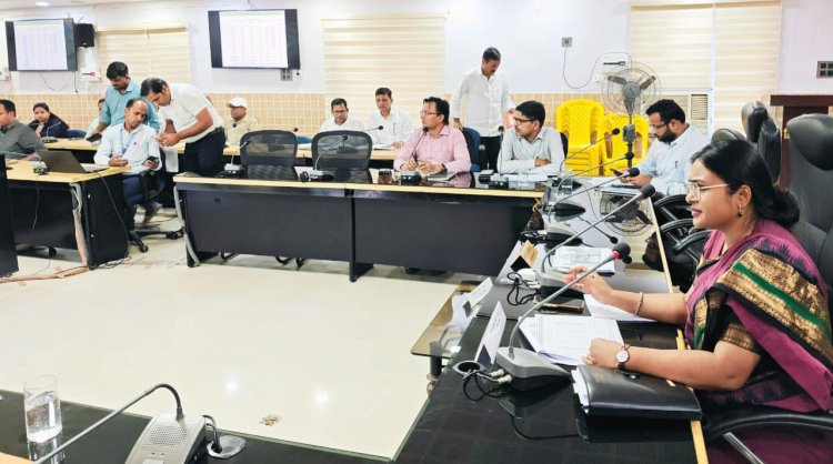 शौचालय भुगतान में सुस्ती पर भड़कीं डीडीसी, दो दिन में भुगतान निपटाने का अल्टीमेटम