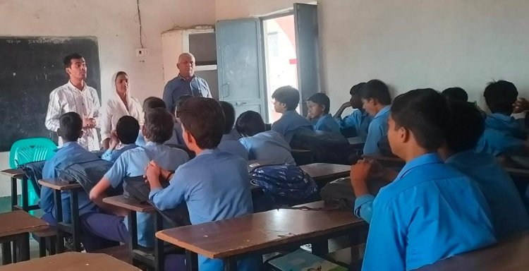 छठ घाटों की स्वच्छता का संदेशवाहक बनें बच्चे, अजय राय ने दिलाया संकल्प