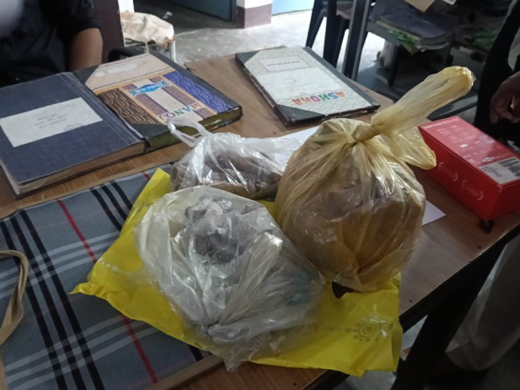 घर में गांजा का भंडार, चिलम और नकदी भी मिली; पुलिस की दबिश से पहले फरार हुआ  तस्कर