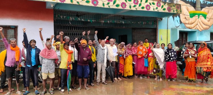 3 नवंबर से बिहार में थमेगी शहरों की सफाई, डुमरांव में सफाईकर्मियों ने नगर परिषद को घेरा