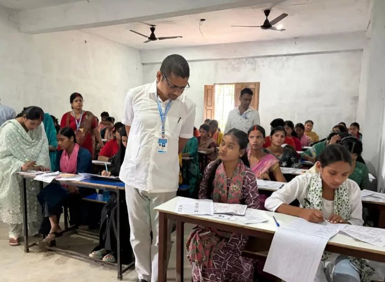 कड़ी निगरानी के बीच शुरू हुई स्नातक सेमेस्टर-तीन की परीक्षा, पहले दिन दो परीक्षार्थी रहे गैरहाजिर
